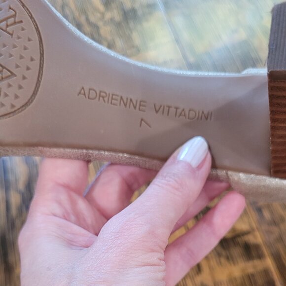 Adrienne Vittadini Gold Sandals. Back zipper. Cushioned footbed. Size 7. - Picture 8 of 16
